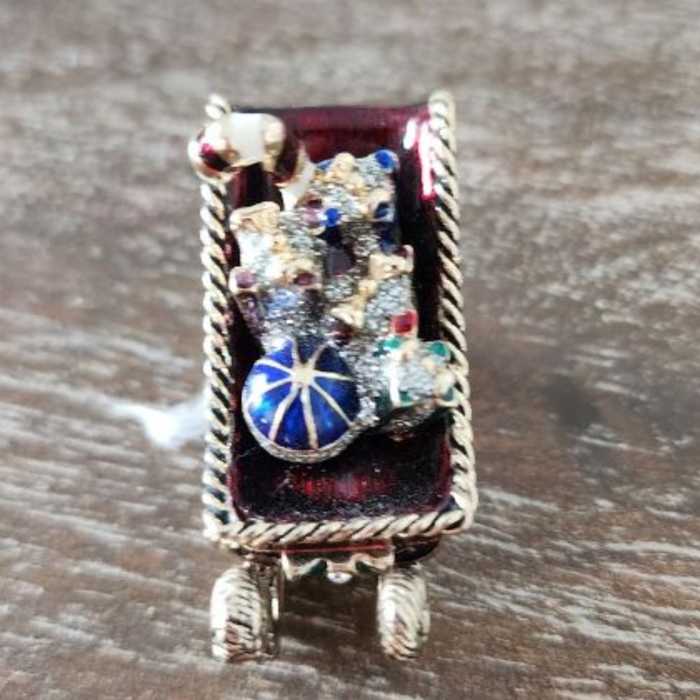 MONET ENAMEL CHRISTMAS TRINKET BOX. SLEIGH